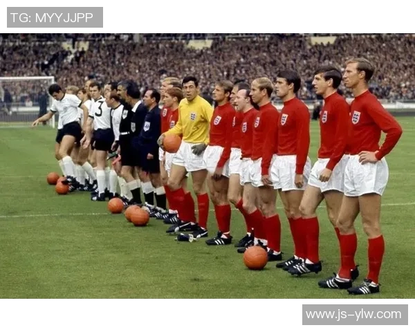 足球明星毕业照背后的故事与荣耀时刻解析